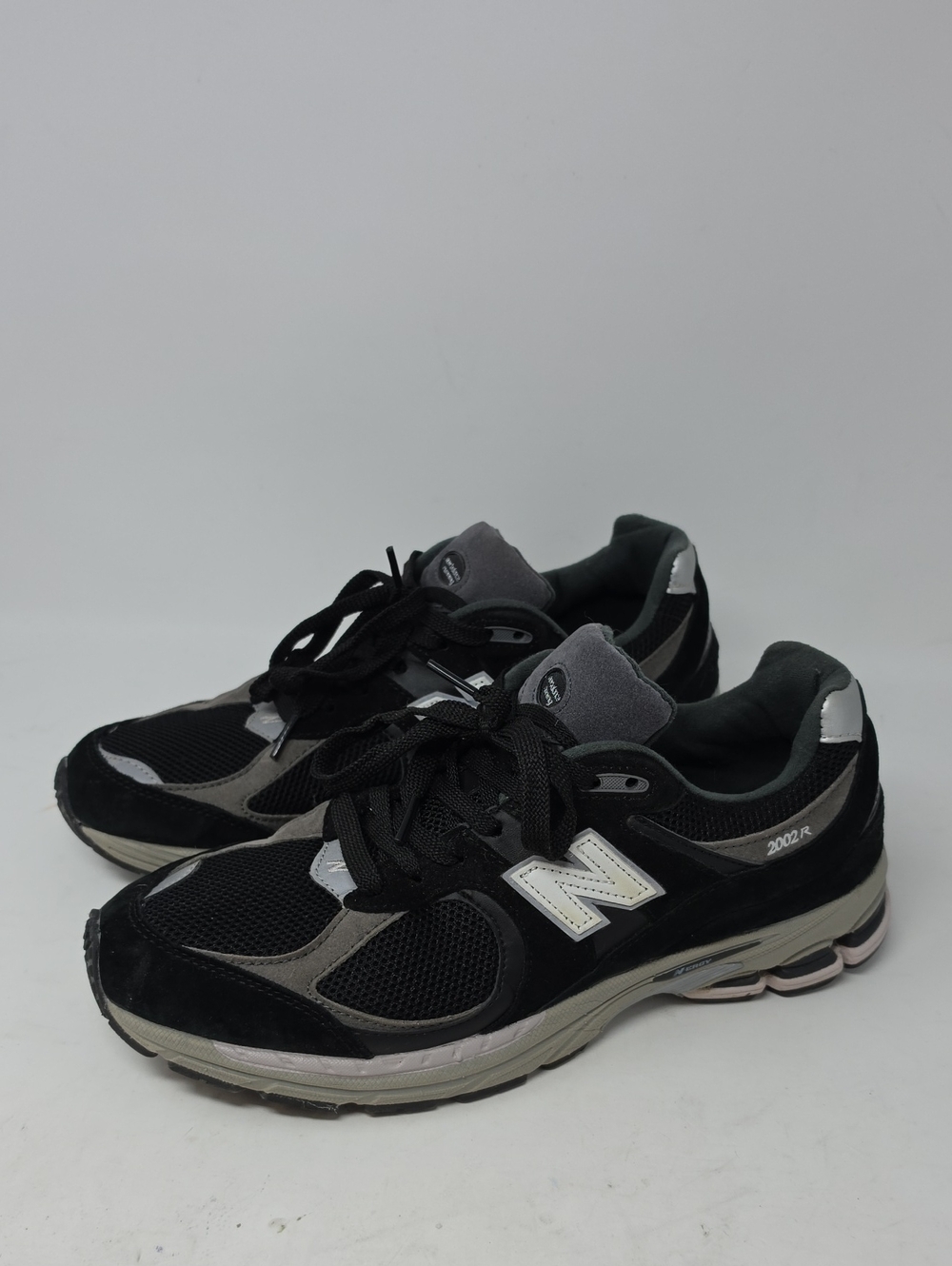 New Balance Men's 2002R Black/Grey Athletic Sneakers Size 11
